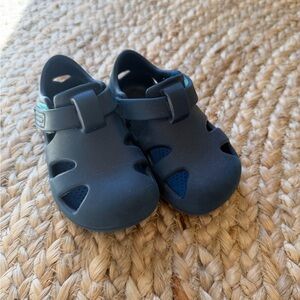 Ten Little Splash shoes